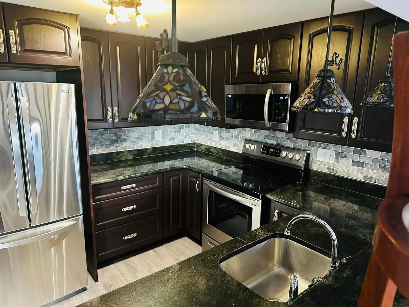 Kitchen Tile & Granite Countertop
